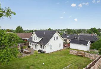 Stort familie hus (156 m2) t  t p   natur og storby has Balcony rooms