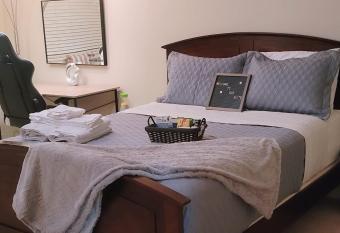 Glamorous Private Room- Surrey allows 18 year olds to book a room