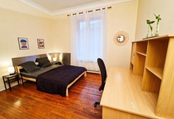 Le populaire #EU allows 18 year olds to book a room