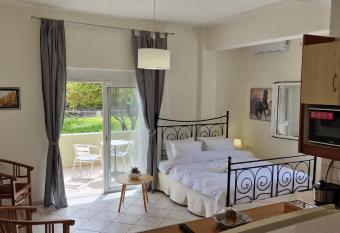 DiMaGeo Life has Balcony rooms