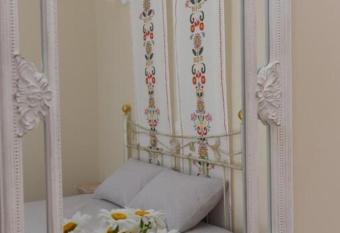 Oisyra Boutique Suites has Balcony rooms