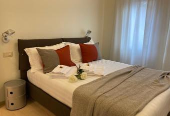 L Appartamento sul Corso allows 18 year olds to book a room