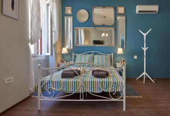 Old City Romantic Studios 2 allows 18 year olds to book a room