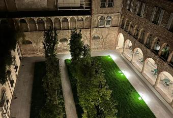 Palazzo Santo Spirito has rooms with a private hot tub