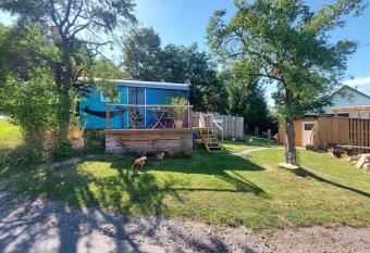 GeraldineWeg30- Bauwagenflair allows 18 year olds to book a room