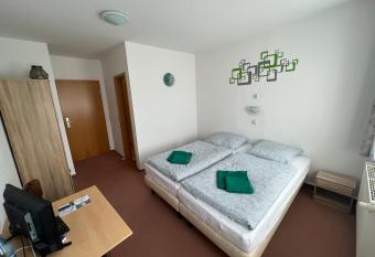 Pension zur Bergbahn allows 18 year olds to book a room