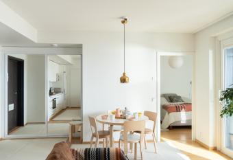 Modern apartment - West harbour has Balcony rooms