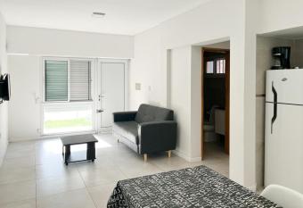 Departamento de un dormitorio - PB allows 18 year olds to book a room