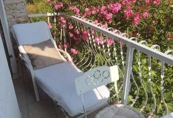 Studio apartman Tomi - seaview allows 18 year olds to book a room