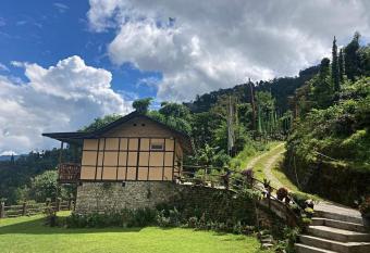 Phamlhakhang Ecohomestay has Smoking/Balcony rooms