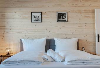 Allg  uer Loft Netflix WLAN allows 18 year olds to book a room