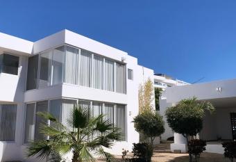 Preciosa Casa Cortez en La Paz has rooms with a private hot tub