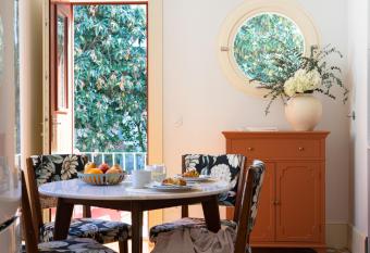 Entre Ruas Apartments has Balcony rooms