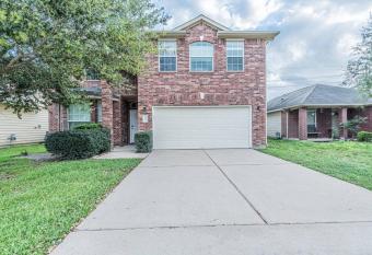 New Beautiful 4/BR Vacation Home allows 18 year olds to book a room