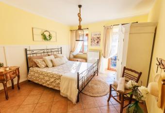 IL MIO SOGNO FARMHOUSE allows 18 year olds to book a room