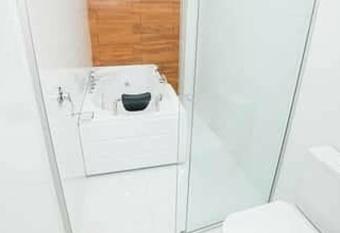 Hotel Ara has rooms with a private hot tub