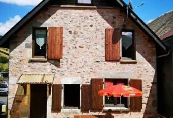 LA RUSTIQUE DU BOUT DU LAC has Balcony rooms