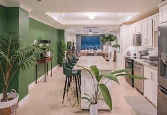 Jungle Oasis: Sea&City Views W/pool & Ruby Sunsets has Balcony rooms