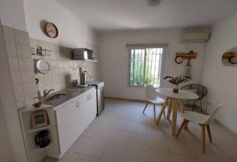 Monoambiente en excelente ubicaci  n allows 18 year olds to book a room