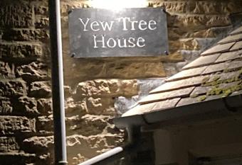 Yew Tree House has Balcony rooms