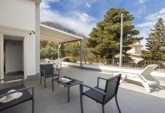 Pozzillo House 500mt dal mare has Balcony rooms