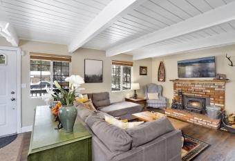 2255-Tinker Bell Gambrel cabin has Balcony rooms