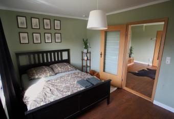    Gr  ne H  hle    in Schwerin has Balcony rooms