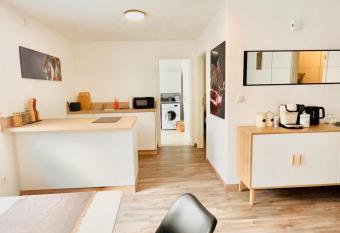 Golden Apartment Schwabach has Balcony rooms