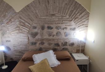 Toledo Hist  rico allows 18 year olds to book a room