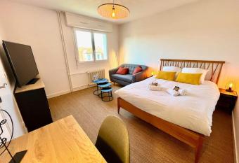 Giena - SILS allows 18 year olds to book a room