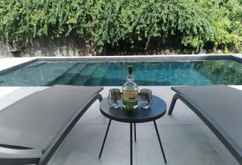 VILLA NONA, SAINT-PIERRE, MARTINIQUE has Balcony rooms