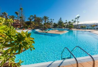 Abora Interclub Atlantic by Lopesan Hotels allows 18 year olds to book a room