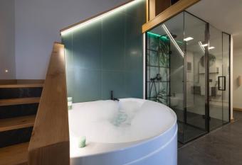 Bali AQUA&CHARME allows 18 year olds to book a room