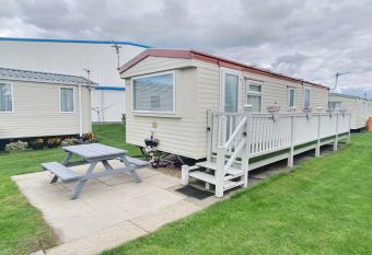 Oasis S108 Caravan, Golden Palm Resort has Balcony rooms