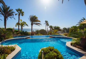 Corallium Dunamar by Lopesan Hotels - Adults Only allows 18 year olds to book a room