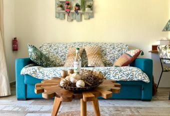 La Marigalantine - Piscine, Plage, Blue Dream allows 18 year olds to book a room