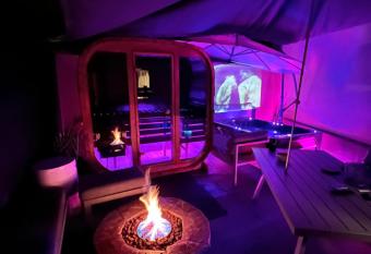 Maison spa sauna has rooms with a private hot tub