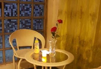 HOMESTAY TINGGI BUNTAL has Balcony rooms