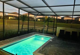 Lux 5 Bedroom/Heated Pool/18 Min From Disney has rooms with a private hot tub