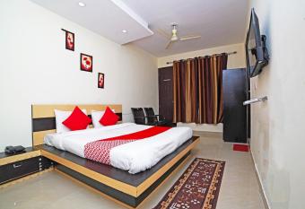 Flagship Hotel Sameer Residency allows 18 year olds to book a room