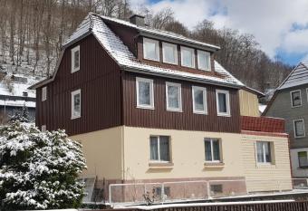 Ferienhaus am Fluss allows 18 year olds to book a room