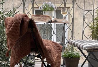 B4room has Balcony rooms