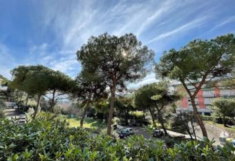 Il Pettirosso allows 18 year olds to book a room