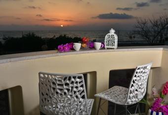 Apartment with a balcony on the sea promenade has Balcony rooms