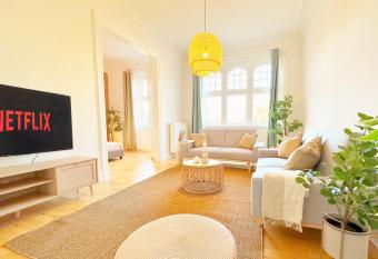 120qm Denkmal Apartment in Krefeld mit Stuck und Balkon - BEUYS Apartments - Krefeld has Balcony rooms