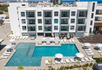The Quality Lodge - Self Check-in has Balcony rooms