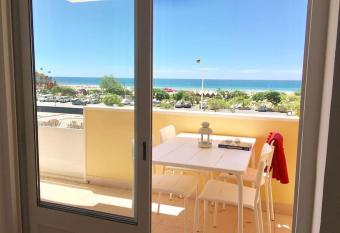 Apartamento T2 Frente Mar - MonteGordo has Balcony rooms