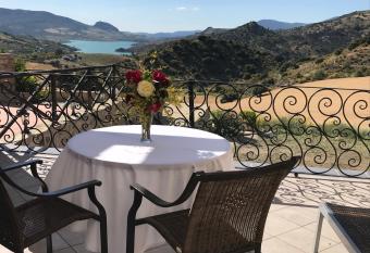 Cortijo Salinas has Balcony rooms