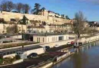 Casa Melodia has rooms with a private hot tub