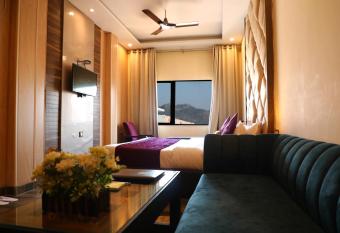 Perfectstayz Premium @Harkipauri Road has Balcony rooms